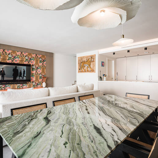 Modern Penthouse with Expansive Rooftop Terrace & Mountain Views near the Town Centre