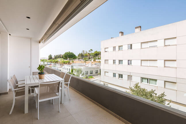 Nowoczesny apartament z Expansive Rooftop Terrace & Mountain Widoki w pobliżu centrum miasta