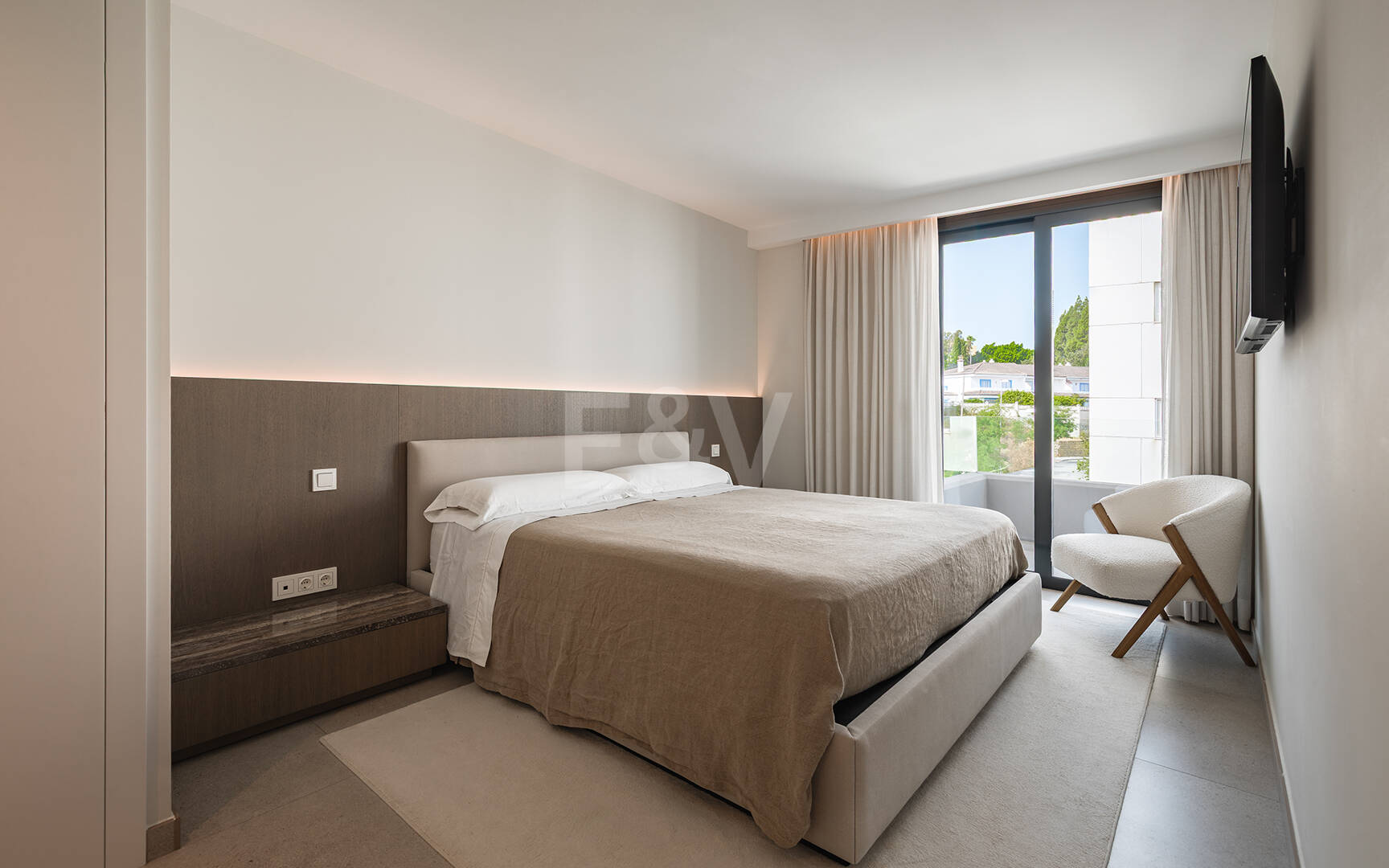 Nowoczesny apartament z Expansive Rooftop Terrace & Mountain Widoki w pobliżu centrum miasta