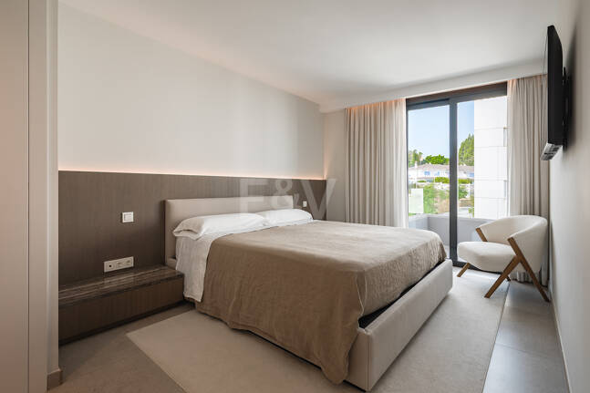 Nowoczesny apartament z Expansive Rooftop Terrace & Mountain Widoki w pobliżu centrum miasta