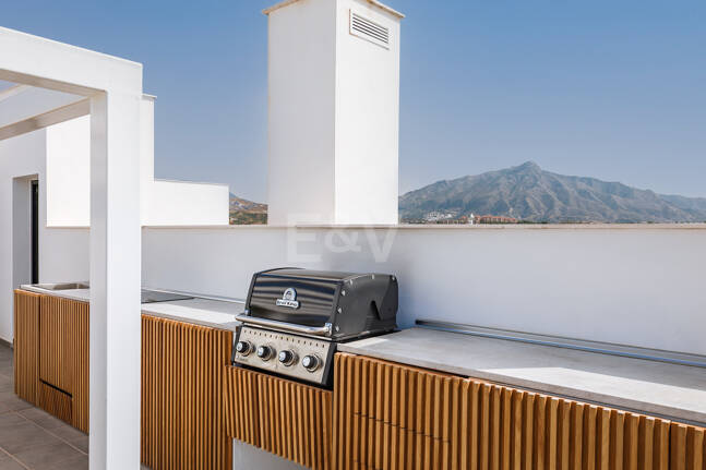 Nowoczesny apartament z Expansive Rooftop Terrace & Mountain Widoki w pobliżu centrum miasta