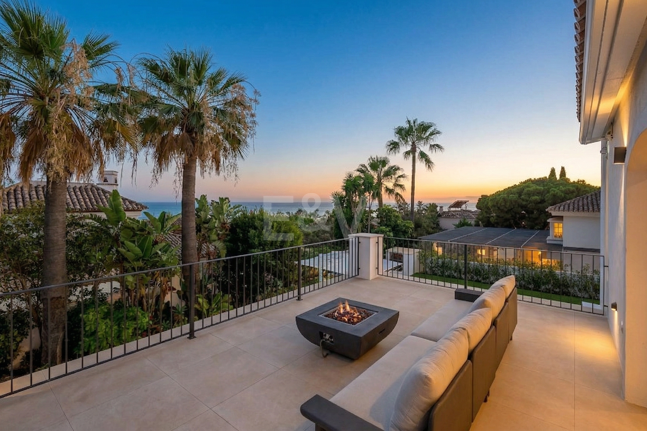 Modern Andalusian Villa Steps from the Beach