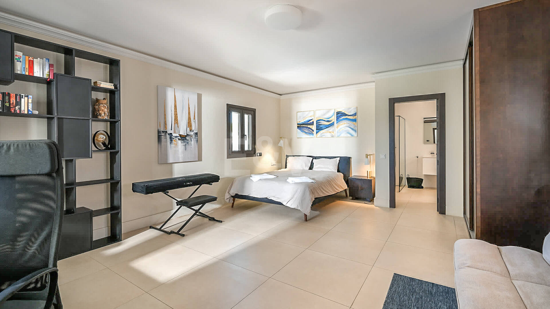 Moderne Andalusische Villa nur wenige Schritte vom Strand entfernt