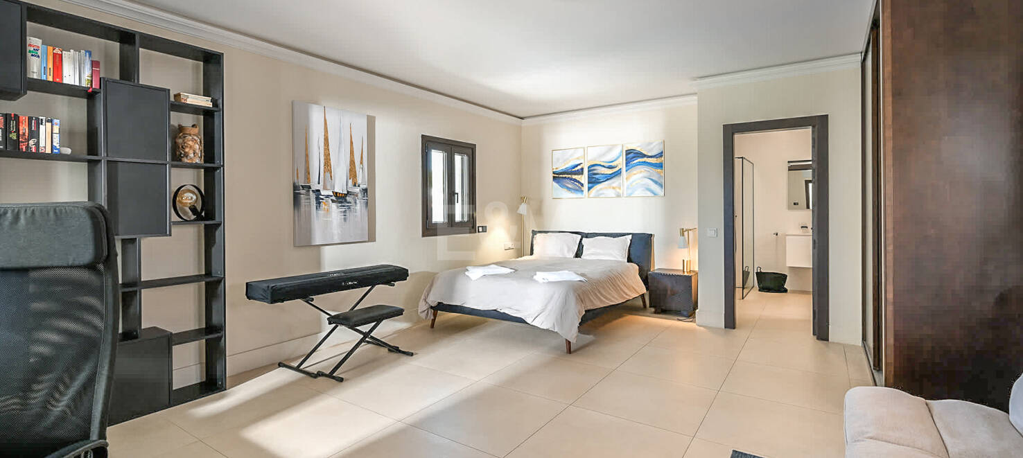 Moderne Andalusische Villa nur wenige Schritte vom Strand entfernt