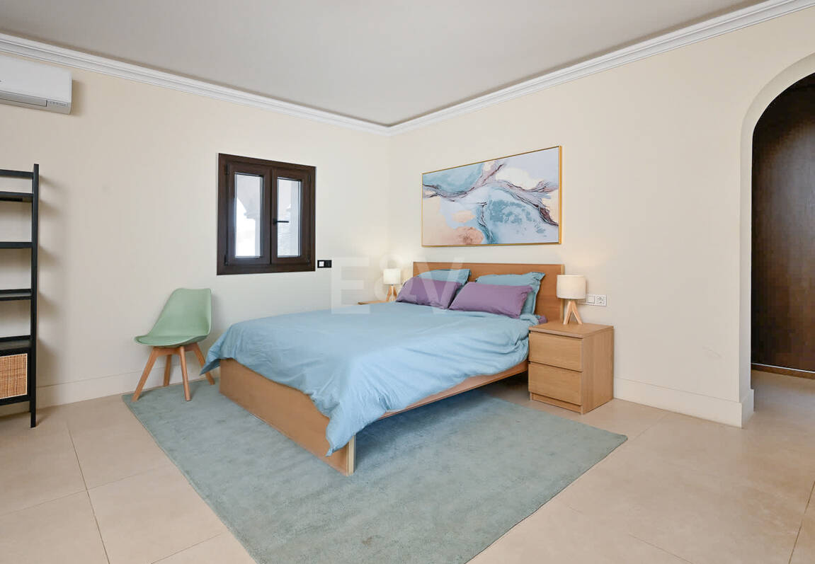 Moderne Andalusische Villa nur wenige Schritte vom Strand entfernt