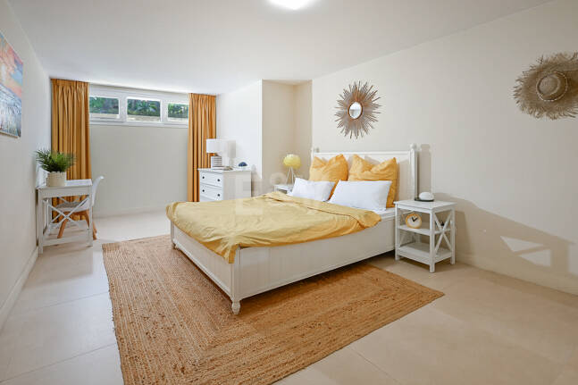 Moderne Andalusische Villa nur wenige Schritte vom Strand entfernt