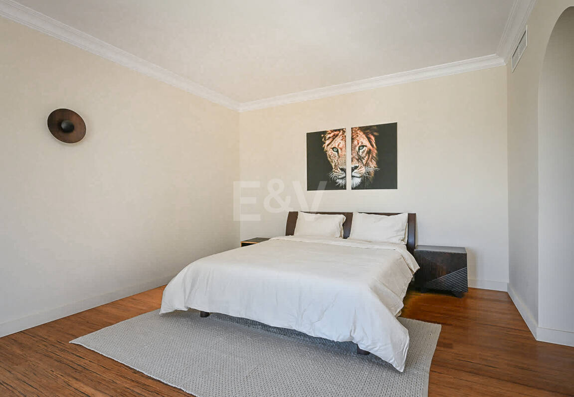 Modern Andalusian Villa Steps from the Beach