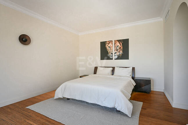 Modern Andalusian Villa Steps from the Beach