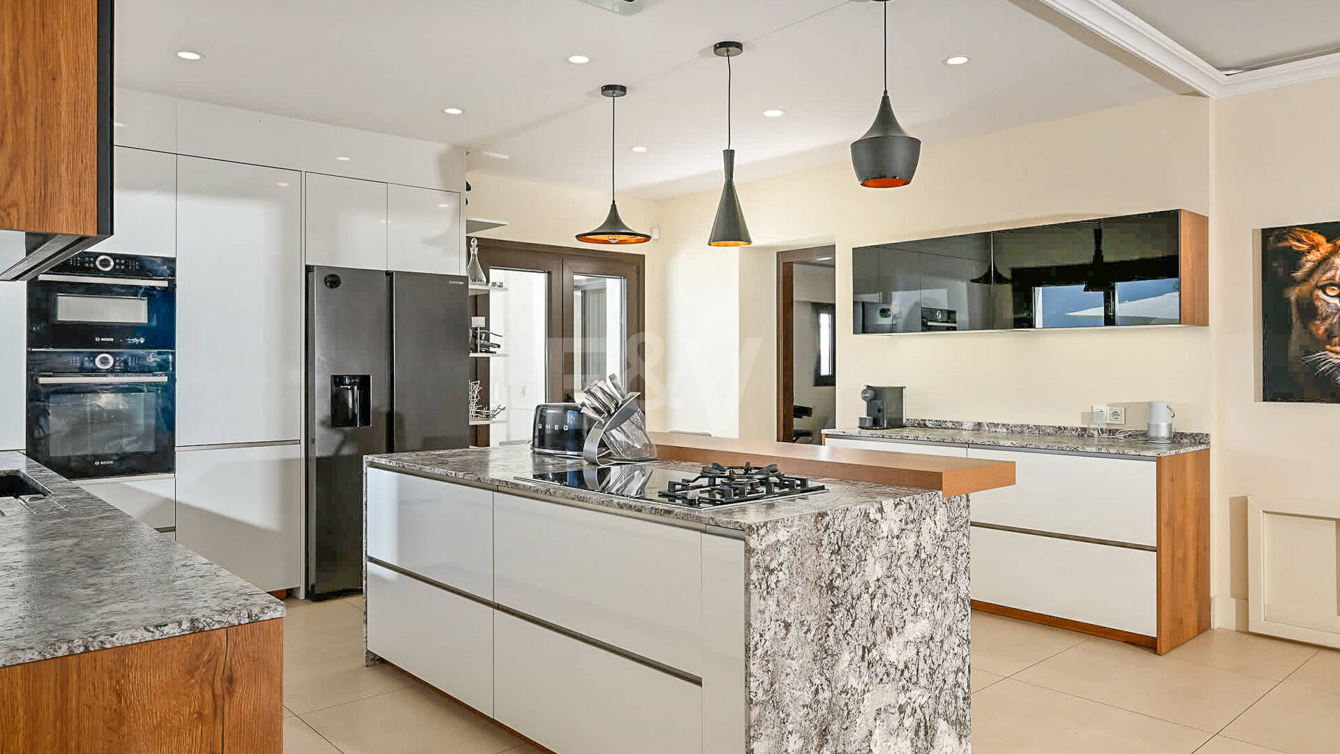 Moderne Andalusische Villa nur wenige Schritte vom Strand entfernt