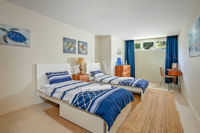 Moderne Andalusische Villa nur wenige Schritte vom Strand entfernt