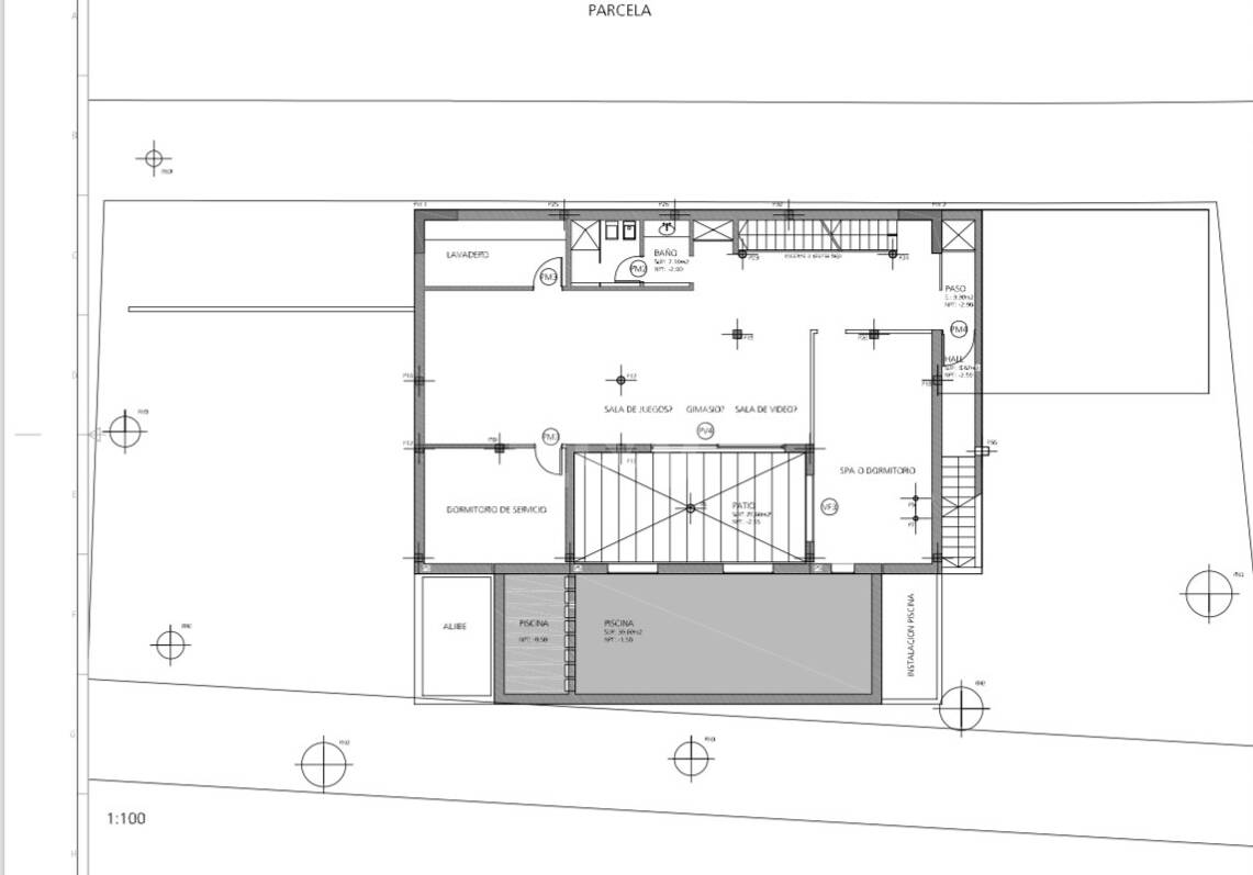 Contemporain Élégance: Villa élégante au Golf avec piscine et conception ouverte