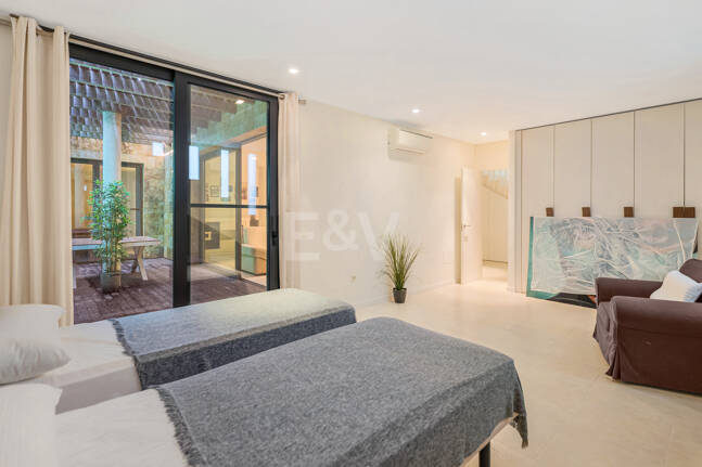 Contemporary Elegance: Stylish Villa at the Golf with Pool and Open-Plan Design