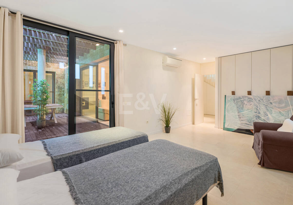 Contemporain Élégance: Villa élégante au Golf avec piscine et conception ouverte
