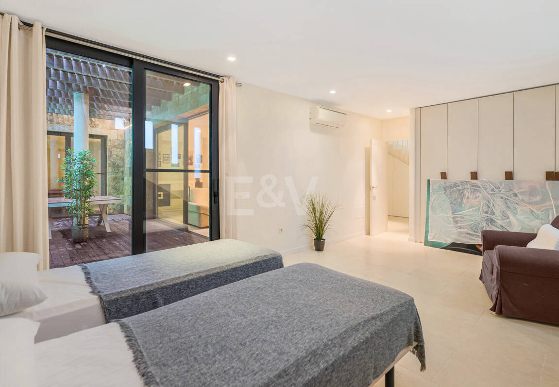 Contemporary Elegance: Stylish Villa at the Golf with Pool and Open-Plan Design