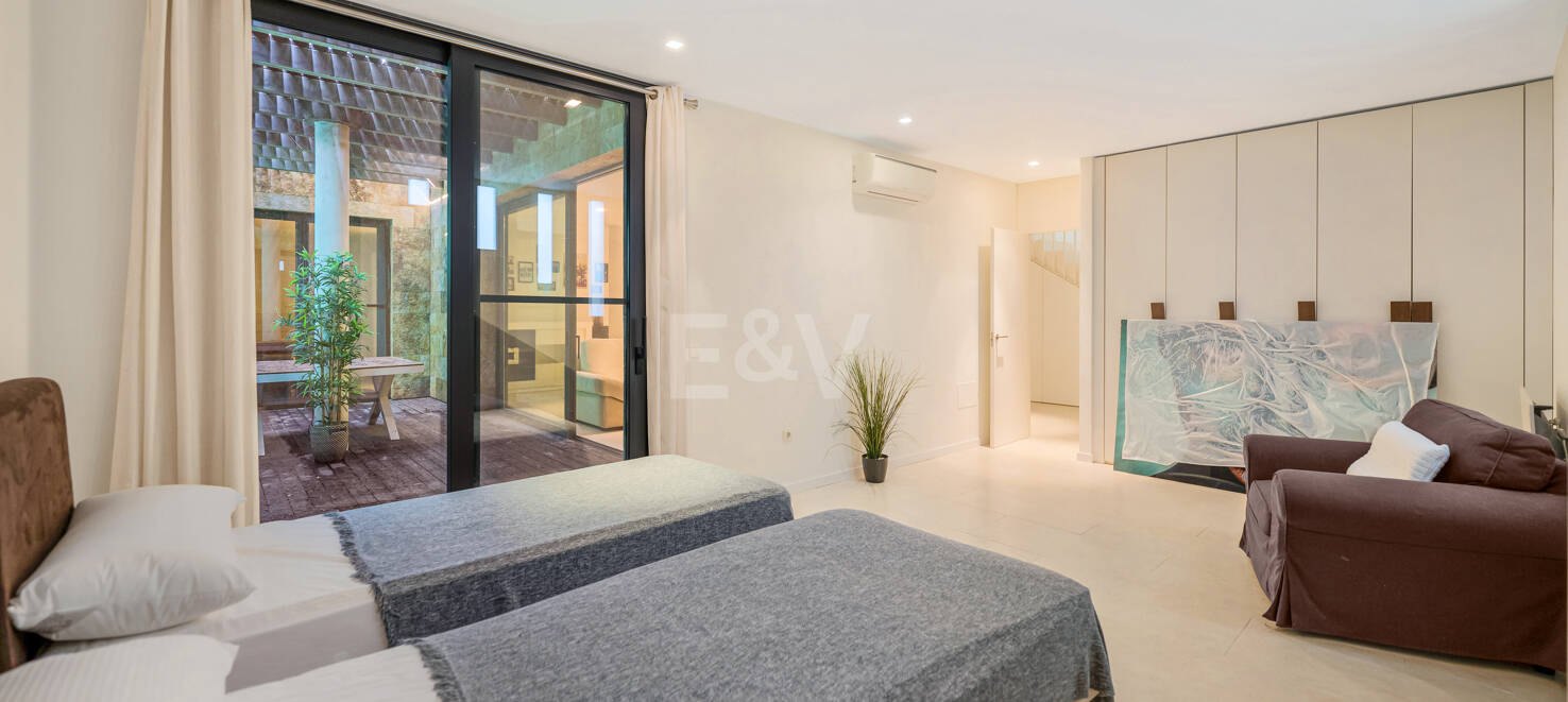 Contemporain Élégance: Villa élégante au Golf avec piscine et conception ouverte