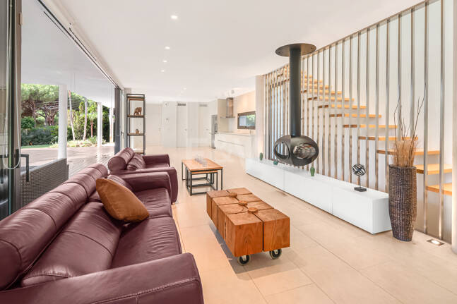 Contemporary Elegance: Stylish Villa at the Golf with Pool and Open-Plan Design