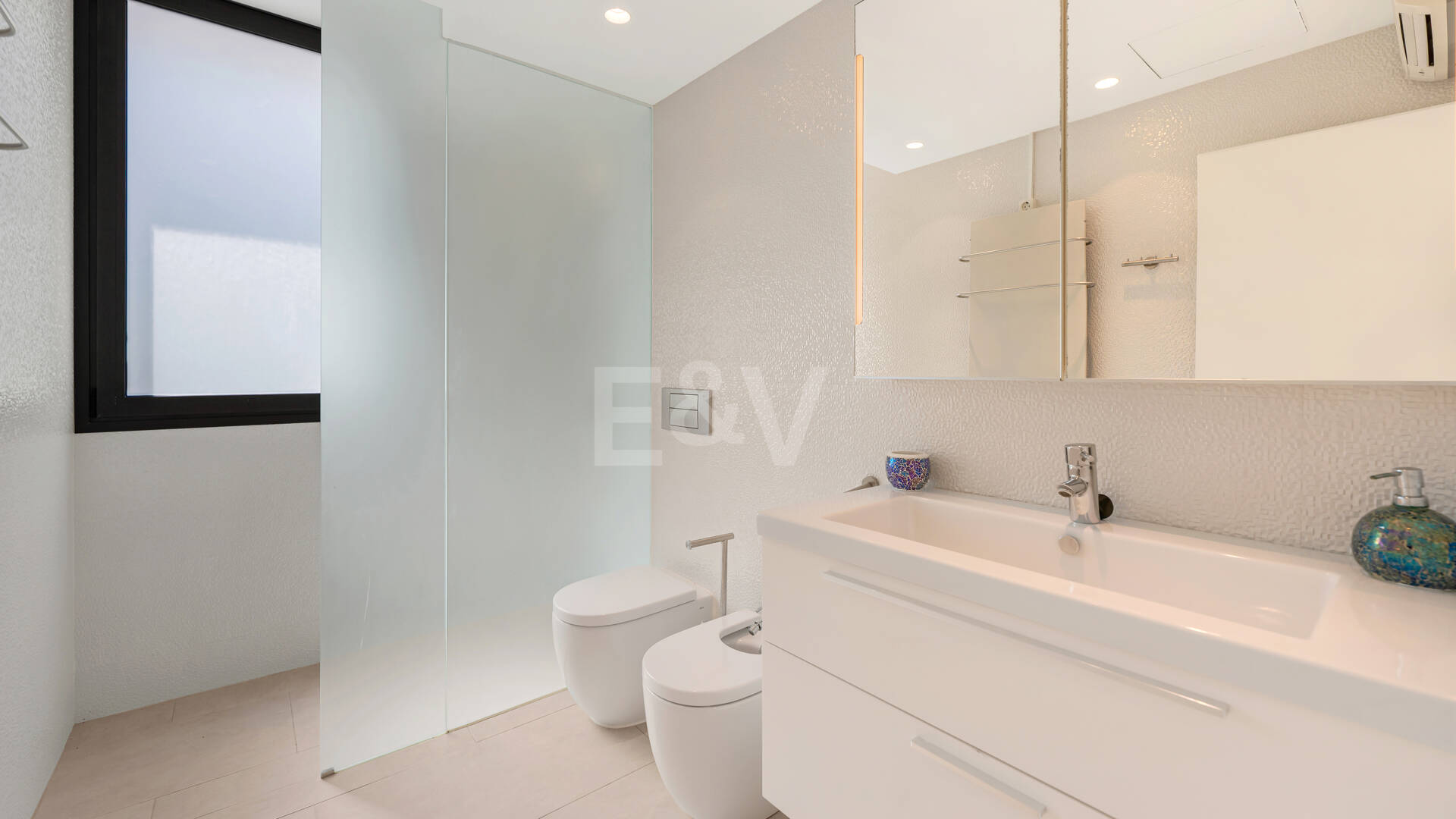 Contemporary Elegance: Stylish Villa at the Golf with Pool and Open-Plan Design