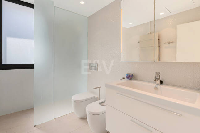 Contemporary Elegance: Stylish Villa at the Golf with Pool and Open-Plan Design