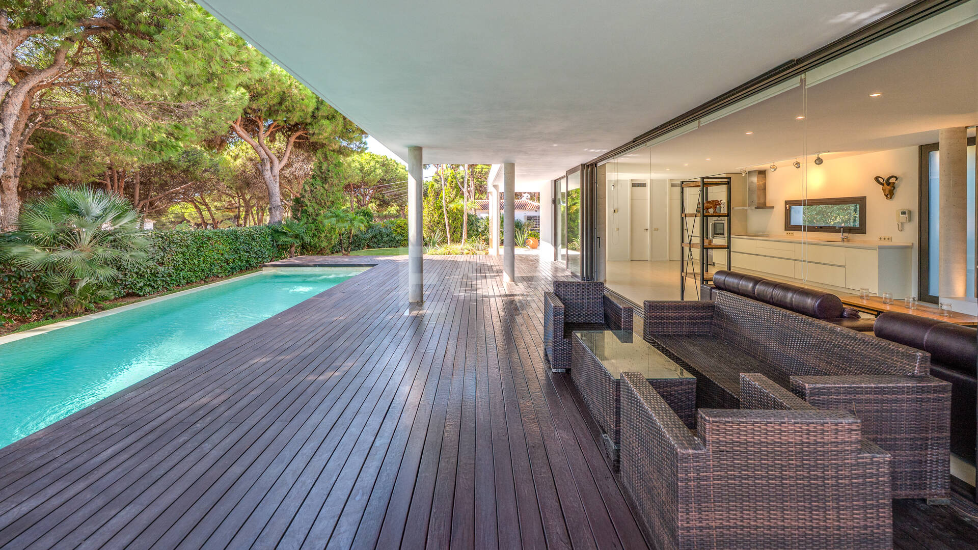 Contemporary Elegance: Stylish Villa at the Golf with Pool and Open-Plan Design