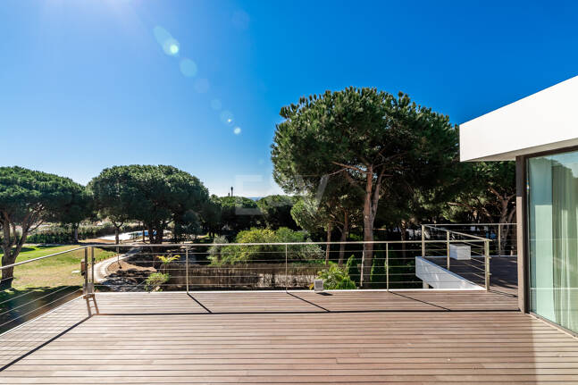 Contemporary Elegance: Stylish Villa at the Golf with Pool and Open-Plan Design