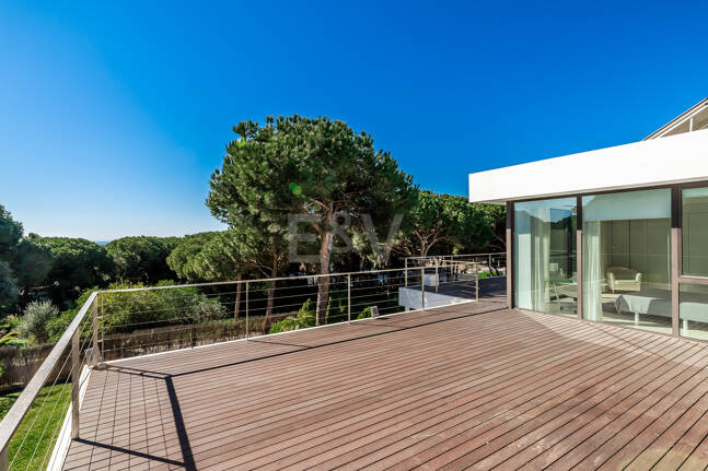 Contemporary Elegance: Stylish Villa at the Golf with Pool and Open-Plan Design