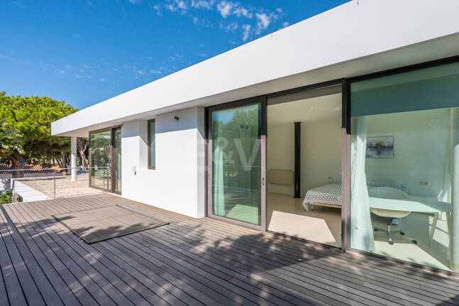 Contemporary Elegance: Stylish Villa at the Golf with Pool and Open-Plan Design