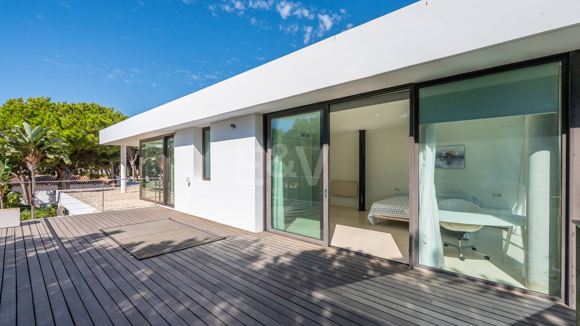 Contemporary Elegance: Stylish Villa at the Golf with Pool and Open-Plan Design