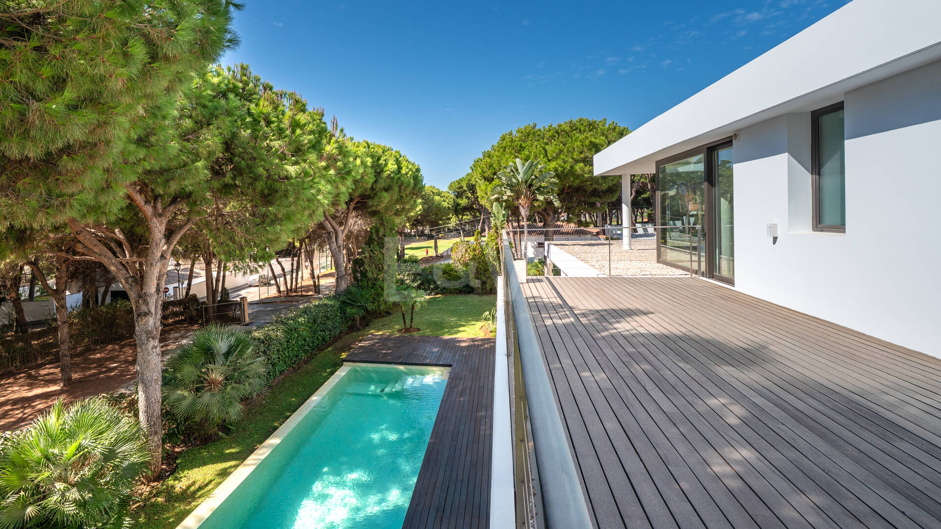 Contemporary Elegance: Stylish Villa at the Golf with Pool and Open-Plan Design