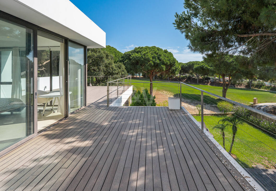 Contemporary Elegance: Stylish Villa at the Golf with Pool and Open-Plan Design