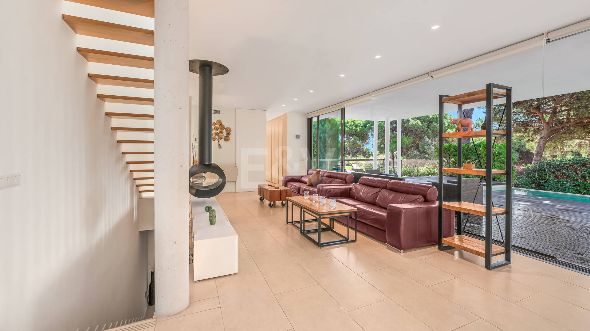 Contemporary Elegance: Stylish Villa at the Golf with Pool and Open-Plan Design