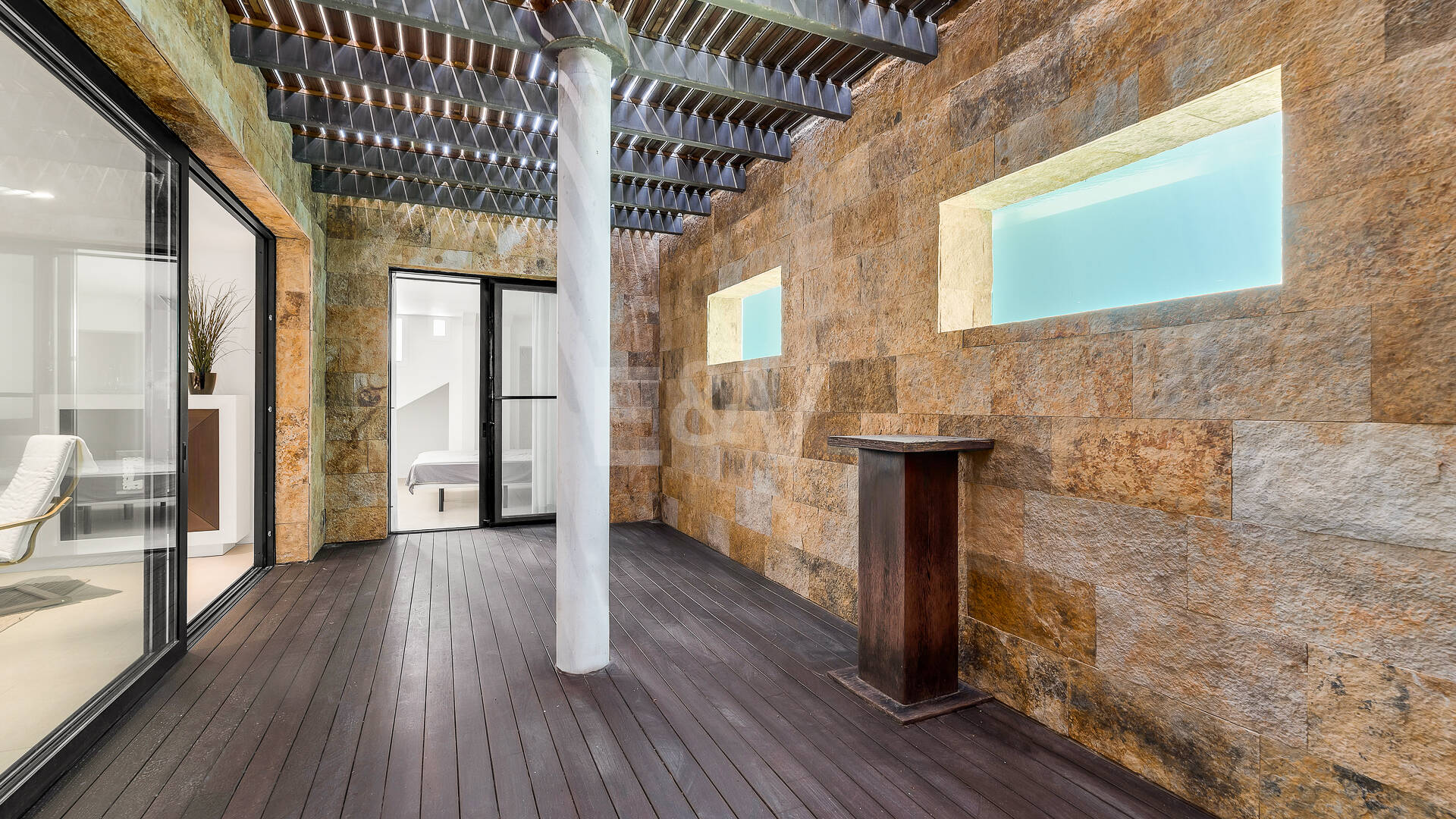 Contemporary Elegance: Stylish Villa at the Golf with Pool and Open-Plan Design