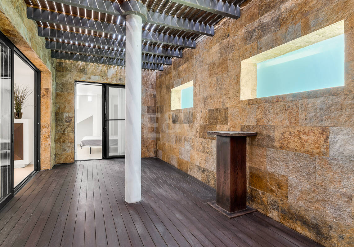 Contemporain Élégance: Villa élégante au Golf avec piscine et conception ouverte