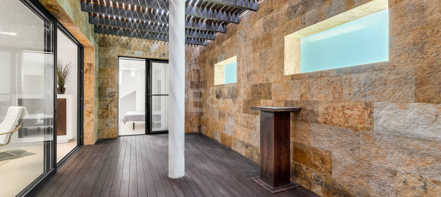 Contemporain Élégance: Villa élégante au Golf avec piscine et conception ouverte
