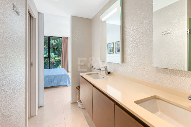 Contemporary Elegance: Stylish Villa at the Golf with Pool and Open-Plan Design