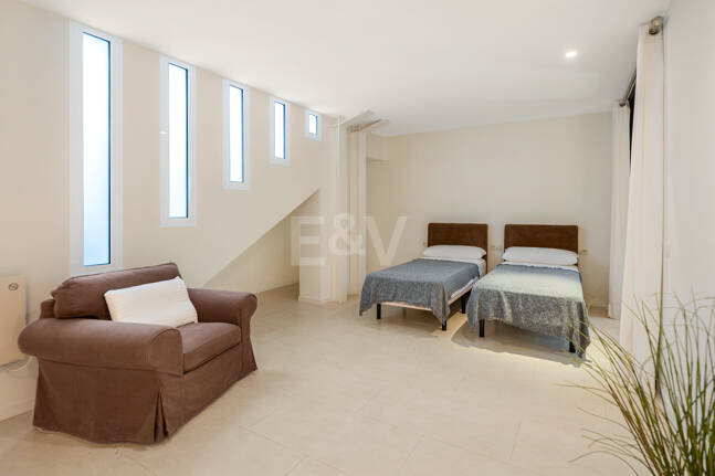 Contemporary Elegance: Stylish Villa at the Golf with Pool and Open-Plan Design