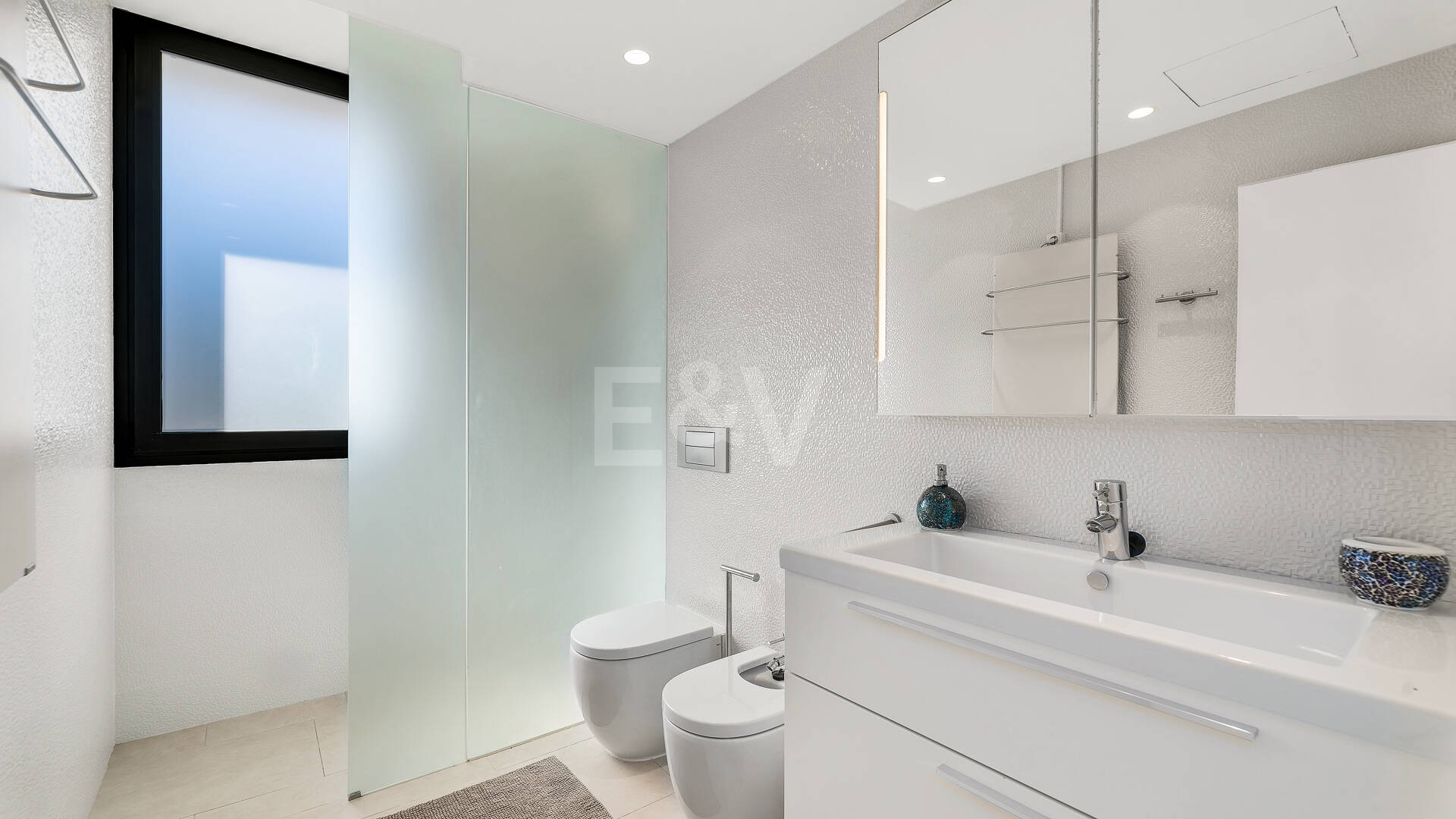 Contemporary Elegance: Stylish Villa at the Golf with Pool and Open-Plan Design