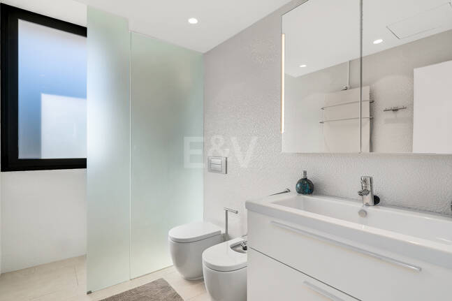 Contemporary Elegance: Stylish Villa at the Golf with Pool and Open-Plan Design