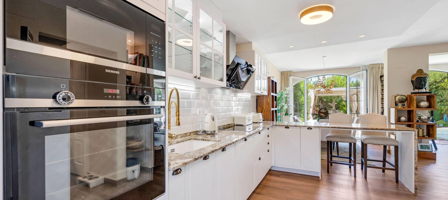 Frontline Golf Corner House avec jardin privé dans la communauté prestigieuse