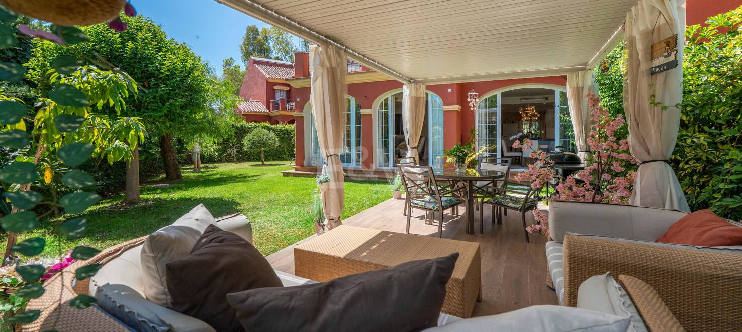 Frontline Golf Corner House avec jardin privé dans la communauté prestigieuse