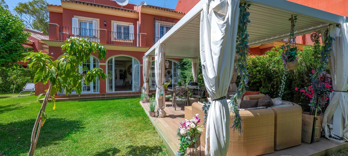 Frontline Golf Corner House avec jardin privé dans la communauté prestigieuse