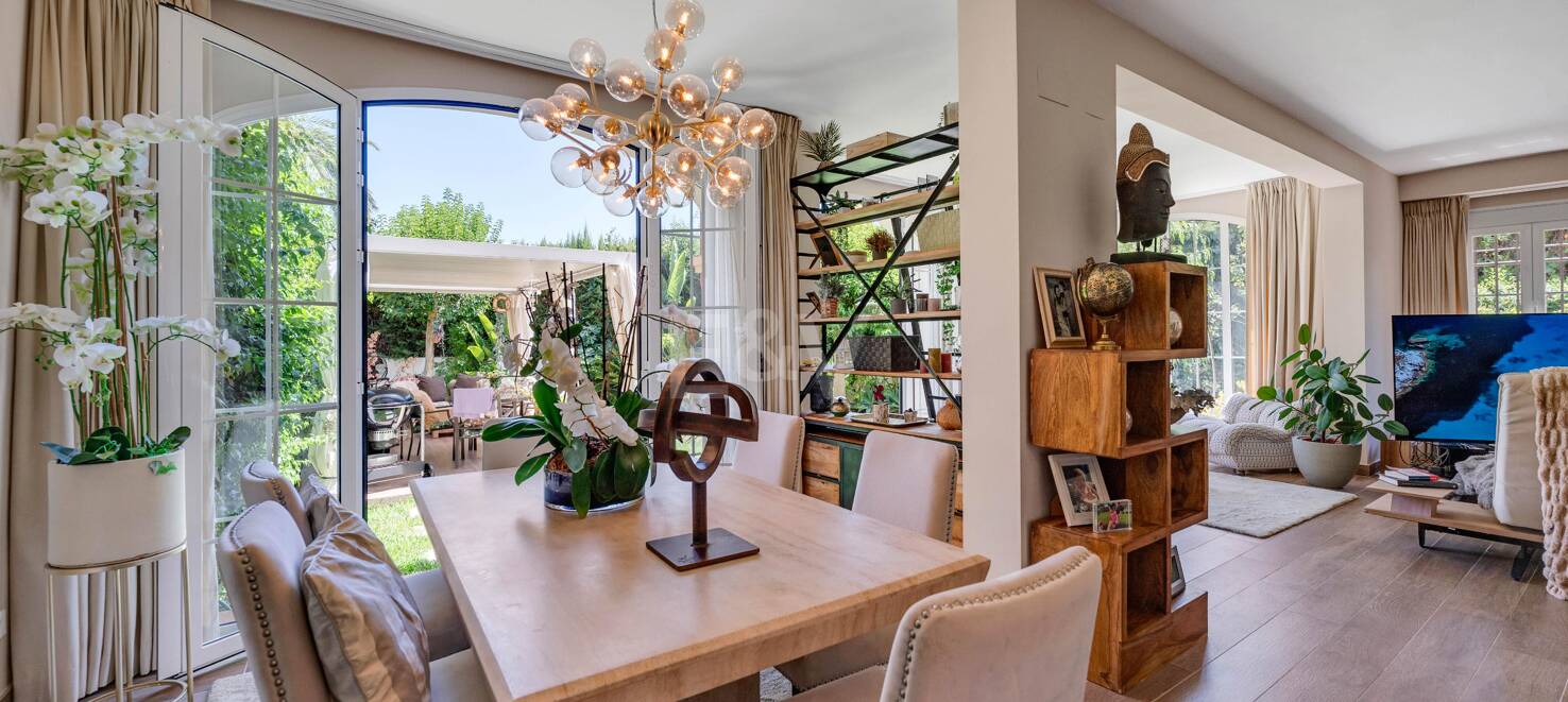 Frontline Golf Corner House avec jardin privé dans la communauté prestigieuse