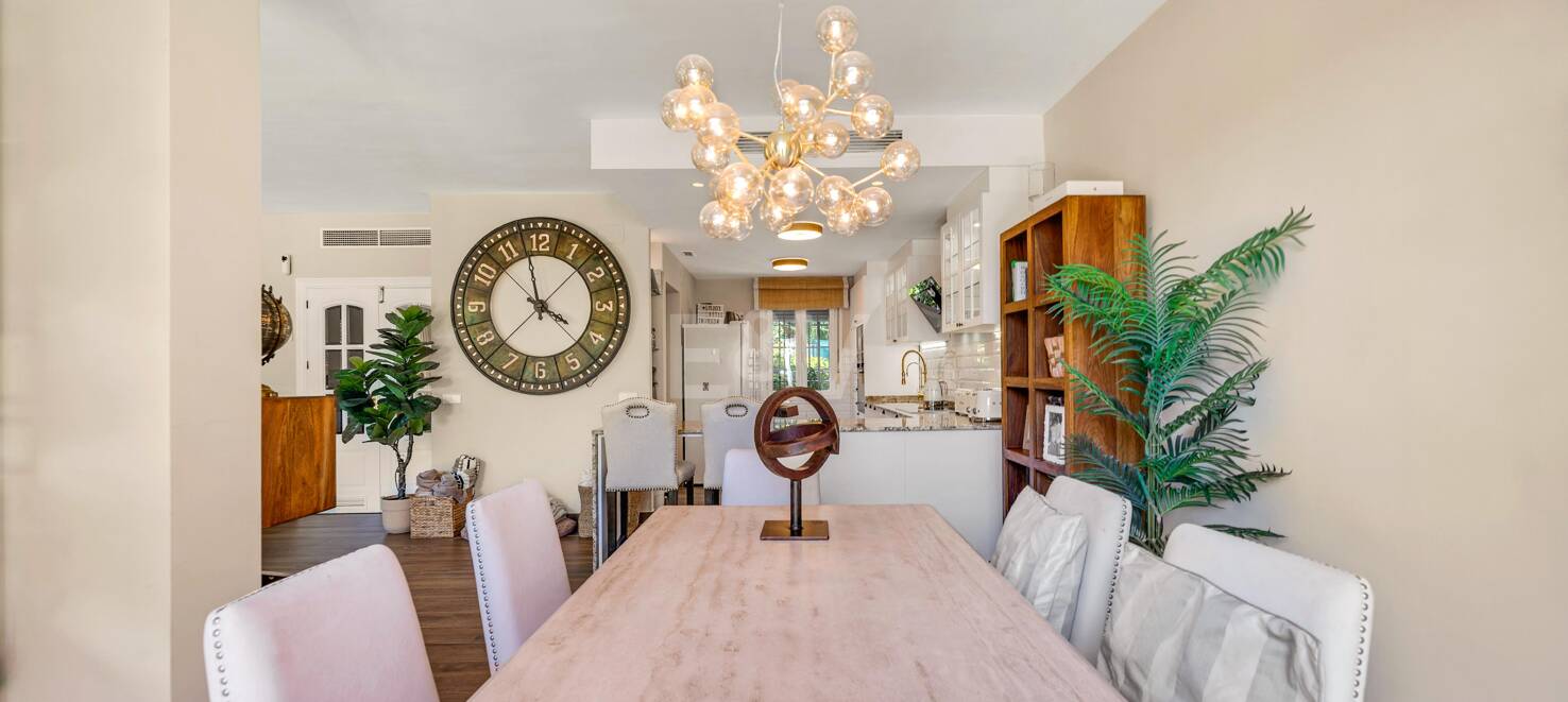 Frontline Golf Corner House avec jardin privé dans la communauté prestigieuse