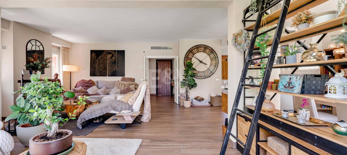 Frontline Golf Corner House avec jardin privé dans la communauté prestigieuse