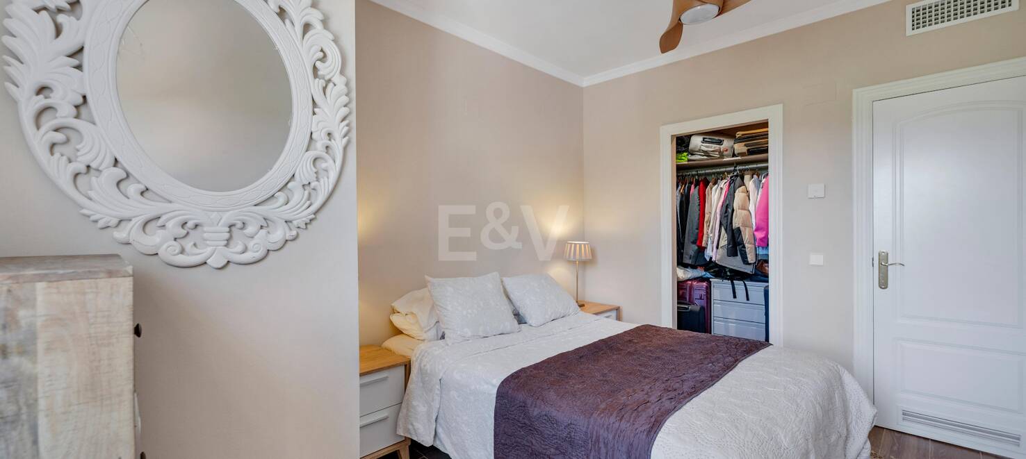 Frontline Golf Corner House avec jardin privé dans la communauté prestigieuse