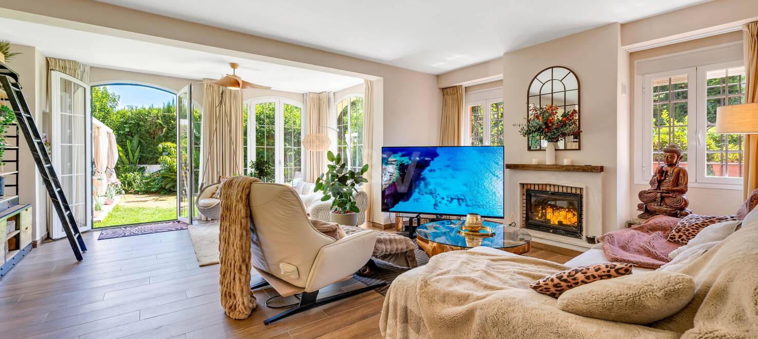 Frontline Golf Corner House avec jardin privé dans la communauté prestigieuse