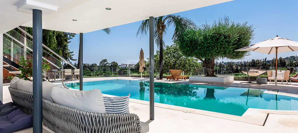 Modern frontline golf villa