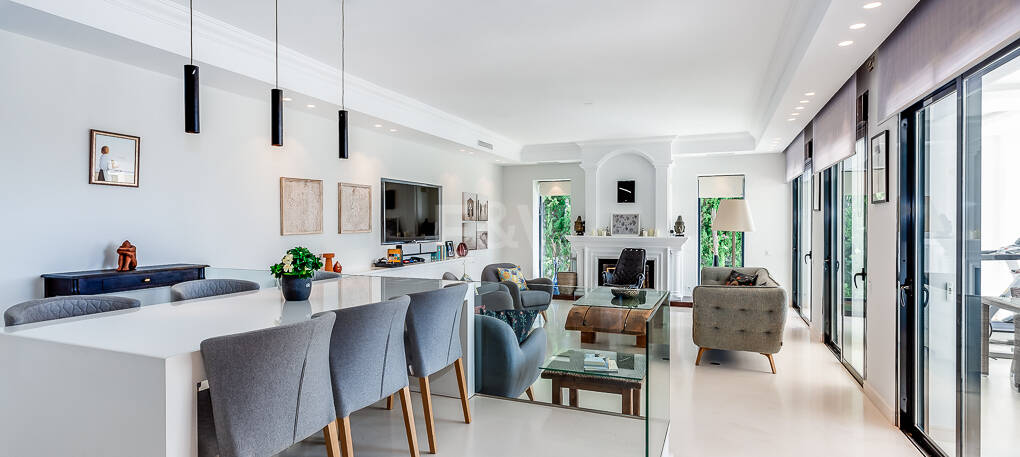 Modern frontline golf villa