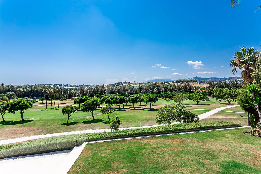 Zeitgenössische Golfvilla in Erster Linie mit Meerblick in Privater Wohnanlage