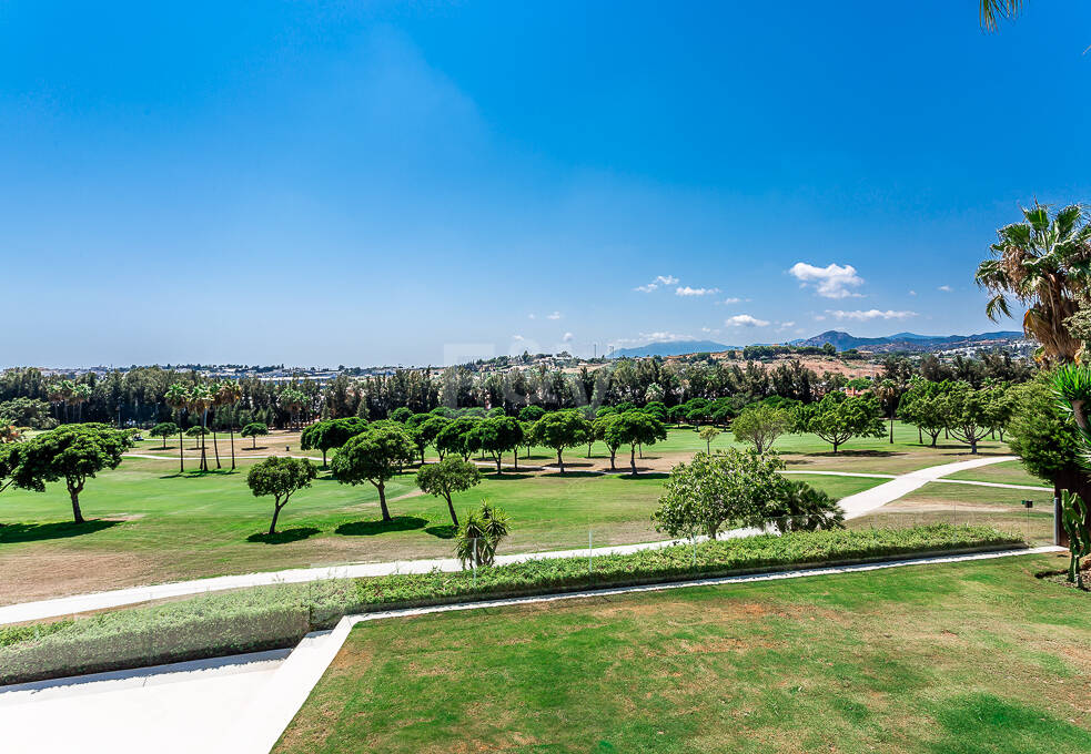 Zeitgenössische Golfvilla in Erster Linie mit Meerblick in Privater Wohnanlage