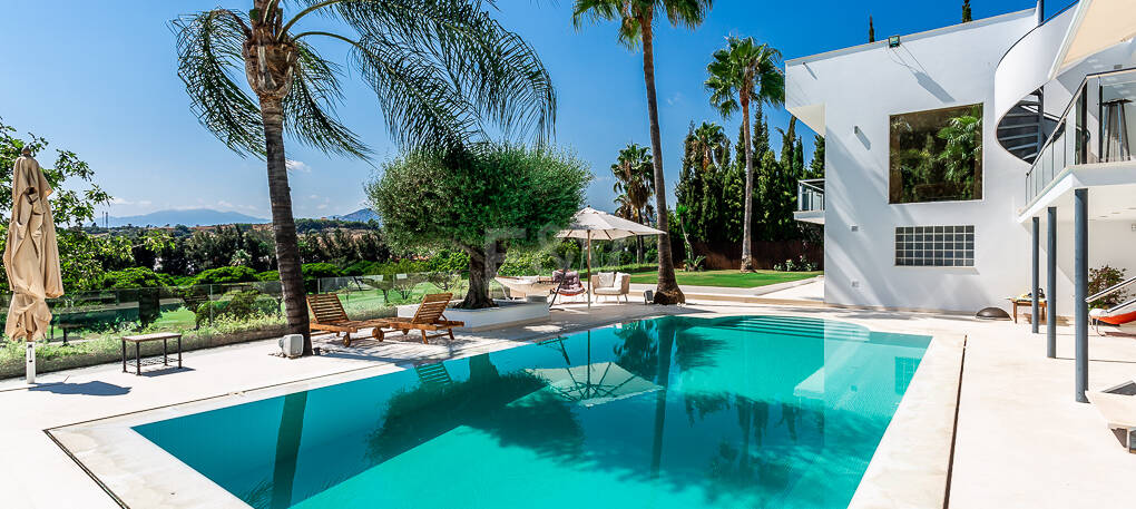 Modern frontline golf villa